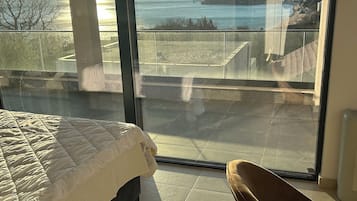 5 bedrooms, desk, iron/ironing board, free WiFi