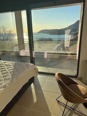 5 bedrooms, desk, iron/ironing board, free WiFi