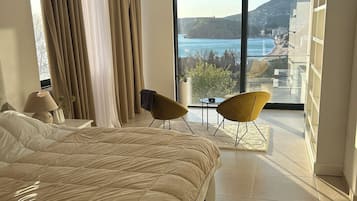 5 bedrooms, desk, iron/ironing board, free WiFi