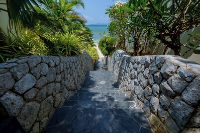 1BDR Private Pool Villa28, Majestic Residence