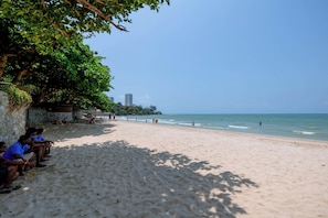 Beach - 1BDR Private Pool Villa28, Majestic Residence (Muang Pattaya)