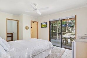 4 bedrooms, WiFi, bed sheets