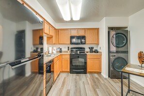Fridge, microwave, stovetop, dishwasher - 3 Mi to Talking Stick: Condo w/ Community Perks! (Scottsdale)