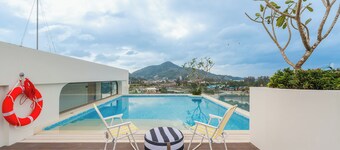 1BR with Infinity Pool Gym Rooftop C190