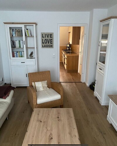 Helle 2 Zimmer- DG Wohnung mit Sitzbadewanne in Koblenzer Höhensiedlung.
