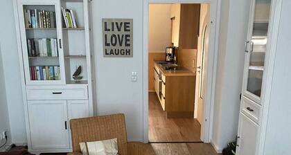 Helle 2 Zimmer- DG Wohnung mit Sitzbadewanne in Koblenzer Höhensiedlung.