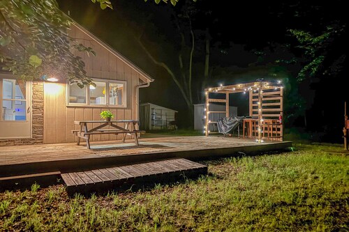 Charming Getaway: Rustic Cabin on West Battle Lake