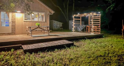 Charming Getaway: Rustic Cabin on West Battle Lake