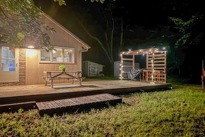 Charming Getaway: Rustic Cabin on West Battle Lake