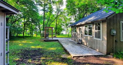 Charming Getaway: Rustic Cabin on West Battle Lake