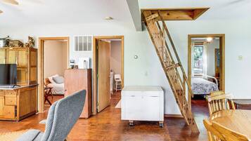 3 bedrooms, bed sheets