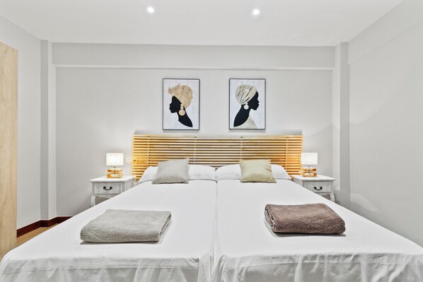2 bedrooms, iron/ironing board, internet, bed sheets