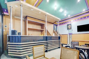 Reception - Hotel O Sybilla Cafe & Homestay (Malang)