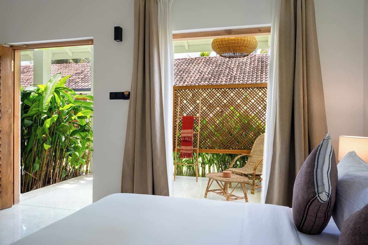 Laptop workspace, free WiFi