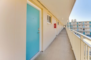 Exterior detail - Oceanfront Gem - Walk to Daytona Beach Pier! (Daytona Beach)