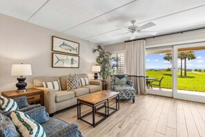 Smart TV, books - 602 Sailmaker ~ Gone Coastal (Fernandina Beach)