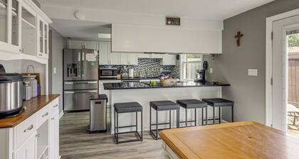 Townhome 10 Mi to WPAFB & Dayton!