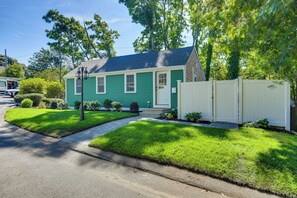 Exterior - Osterville Gem Steps to Main St! Relax fireside (Osterville)