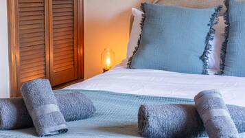 2 bedrooms, iron/ironing board, WiFi, bed sheets