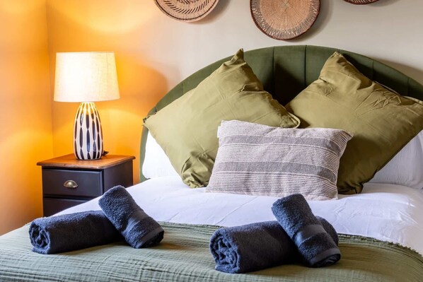 2 bedrooms, iron/ironing board, WiFi, bed sheets