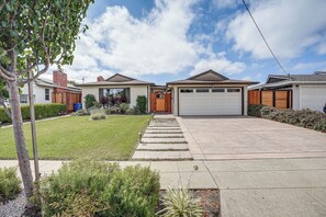Exterior - Private Zen Garden + Fireplace: Chic Hayward Oasis (Hayward)