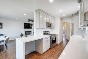 Fridge, microwave, stovetop, dishwasher