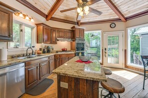 Fridge, microwave, stovetop, dishwasher