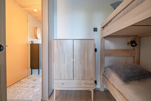 2 chambres, fer et planche à repasser, Wi-Fi gratuit, draps fournis