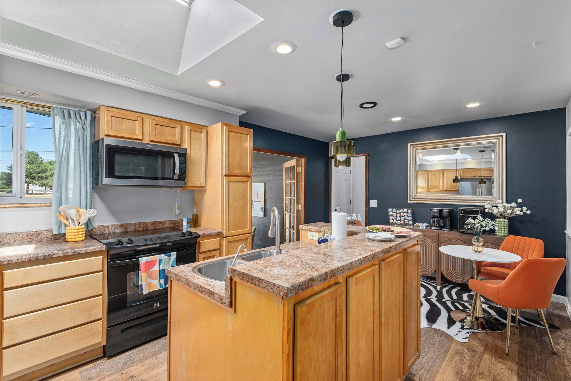 Geladeira, micro-ondas, fogão, cooktop