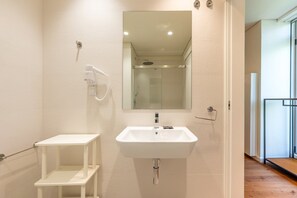 Shower, hair dryer, towels - GuestReady - Elias Garcia 2C (Lisbon)