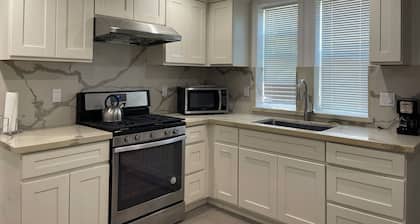 Alameda Modern Victorian 2BD unit D