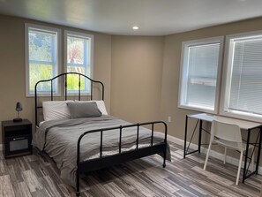 2 habitaciones, tabla de planchar con plancha, wifi y ropa de cama