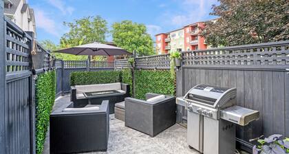 Luxury Suite Located Downtown Kelowna Minutes away from the beach with Patio