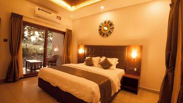 Cortinas blackout y tabla de planchar con plancha