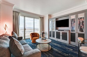 Family Suite, 1 King Bed with Sofa bed, Balcony, City View | Living area - Suite Hub LV at Signature Sphere View (Las Vegas)