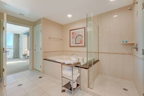 Family Suite, 1 King Bed with Sofa bed, Balcony, City View | Bathroom - Suite Hub LV at Signature Sphere View (Las Vegas)