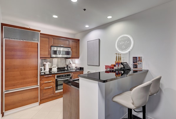 Family Suite, 1 King Bed with Sofa bed, Balcony, City View