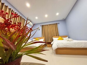 Deluxe Twin Room | Laptop workspace, free WiFi