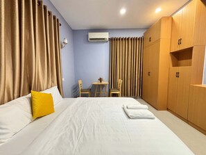 Deluxe Double Room | Laptop workspace, free WiFi - DLSD Hotel (Phnom Penh)