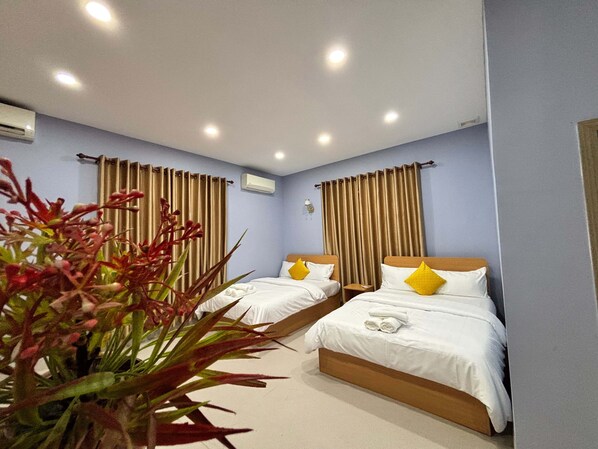 Deluxe Twin Room | Laptop workspace, free WiFi