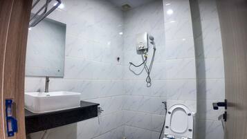 Ducha, toallas, jabón, shampoo