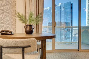 Family Studio, Balcony, City View | Dining room