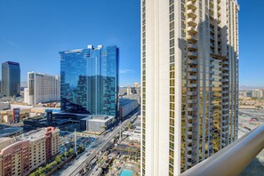 Family Studio, Balcony, City View | Terrace/patio