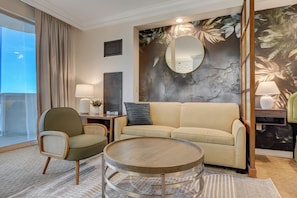 Family Studio, Balcony, City View | In-room safe, blackout drapes, free WiFi
