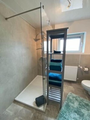 Shower, hair dryer, towels, soap - Warehouse-Large oasis-central and yet quiet (Zweibrücken)
