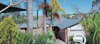 Single bedroom in a villa, coffee breakfast, relax, tour, shop in great Malls.