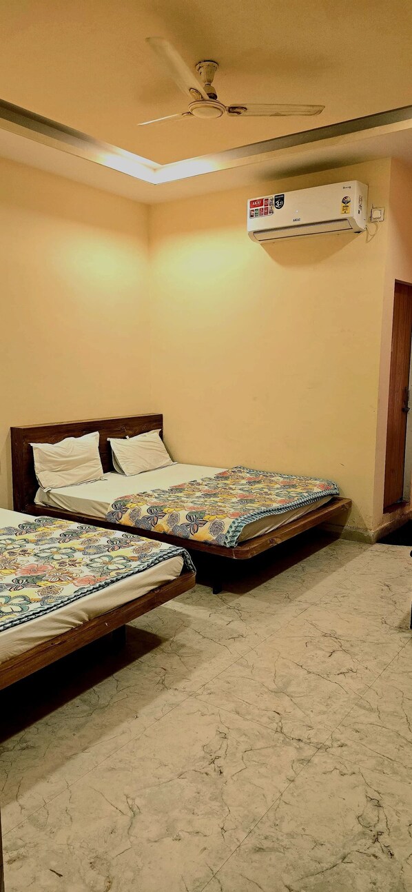 Rollaway beds, free WiFi, bed sheets