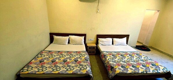 Quadruple Room | Rollaway beds, free WiFi, bed sheets