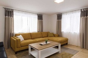 Smart TV - Holiday home with 4 bedrooms (Tschagguns)