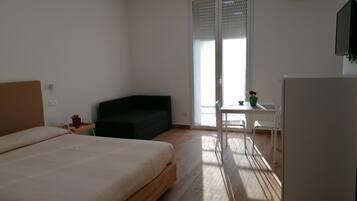 Chambre Double Familiale, balcon | Minibar, lit parapluie, Wi-Fi gratuit, draps fournis